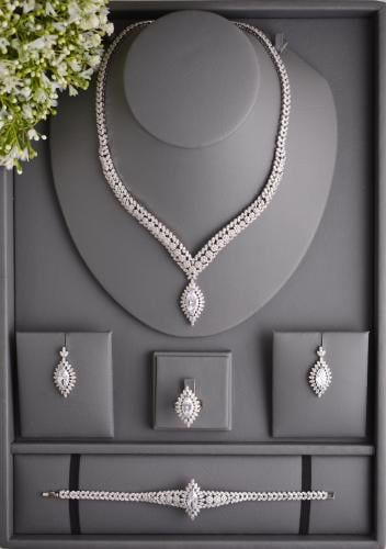 طقم زركون سويسري مطلي فضة بلمعان متألق