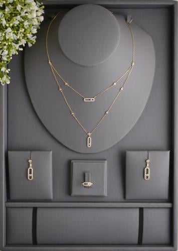 طقم نسائي لون ذهبي راقٍ مثالي للهدايا والمناسبات