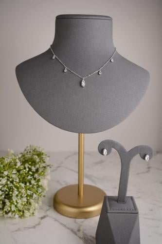 سلسال تشوكر فضي مرصع بفصوص زركون بتصميم أنثوي ناعم