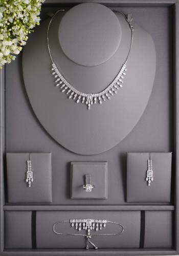 طقم زركون سويسري فاخر لإطلالة ملكية في السهرات