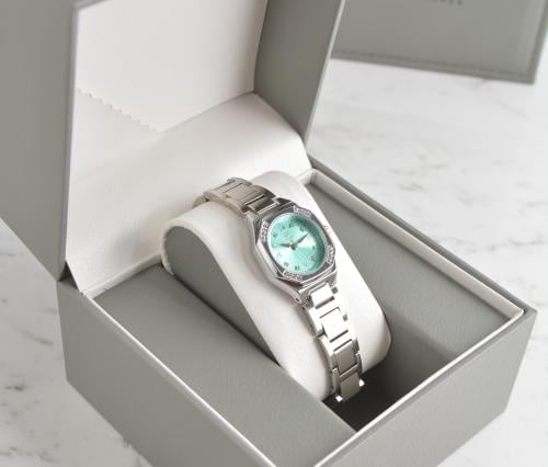 ساعة نسائية بلون فضي [313]