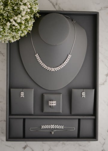 مجوهرات راقية مستوحاة من الطبيعة لإطلالة فاخرة