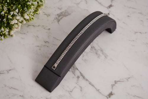 سوار لامع بأحجار براقة يناسب المناسبات الخاصة