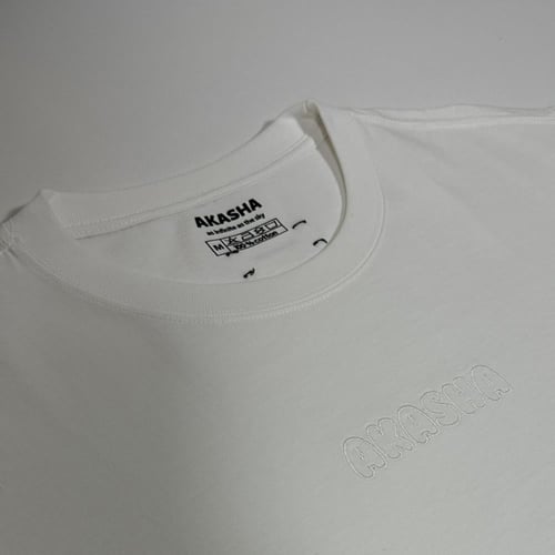 تيشيرت اكاشا الابيض