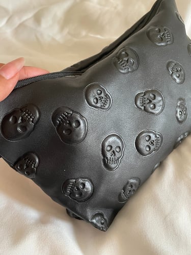Skulls pouch