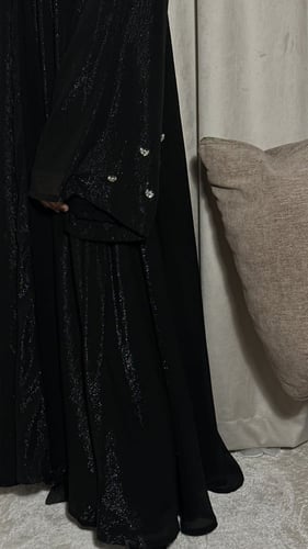 عباية نص كلوش مزينة بالكرستال