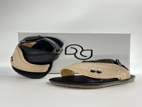 نعال زبيري شرقي اطفال باللون الاسود والبيج