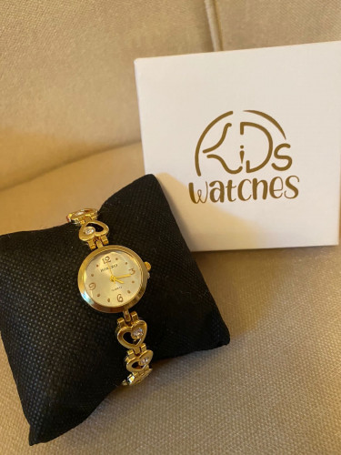 ساعة بناتية قلب