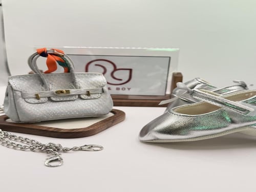 طقم كعب سفنجي وشنطة شبيهة ايرميز للمواليد