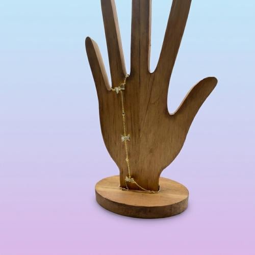 يد جريحة اطفال اسورة مع خاتم