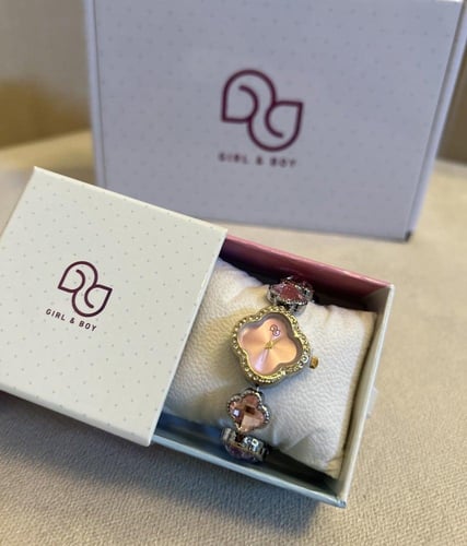 ساعة الوردة الجميلة للبنات