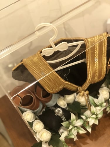 ستاند كريلك مع التغليف للهدايا