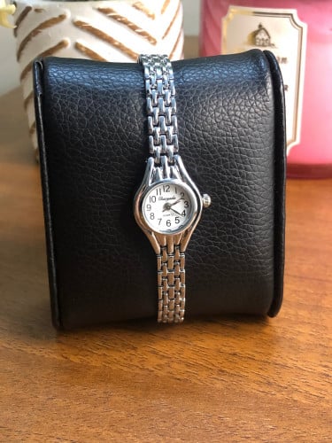 ساعة مواليد للجنسين ابيض