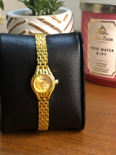 ساعة مواليد ذهبي مينا ذهبي