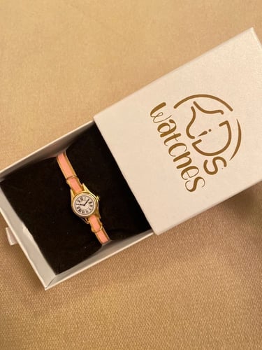 شكل ساعة جلد مواليد زينة