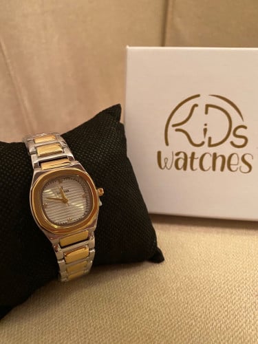 ساعة فضي وذهبي