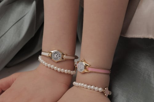 شكل ساعة جلد مواليد زينة