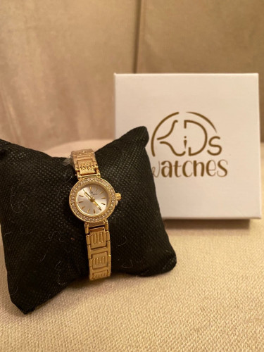 ساعة دائري بفصوص ذهبي