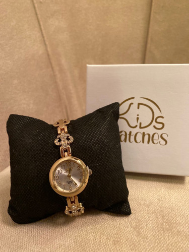 ساعة بناتية