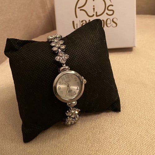 ساعة بناتي فضي