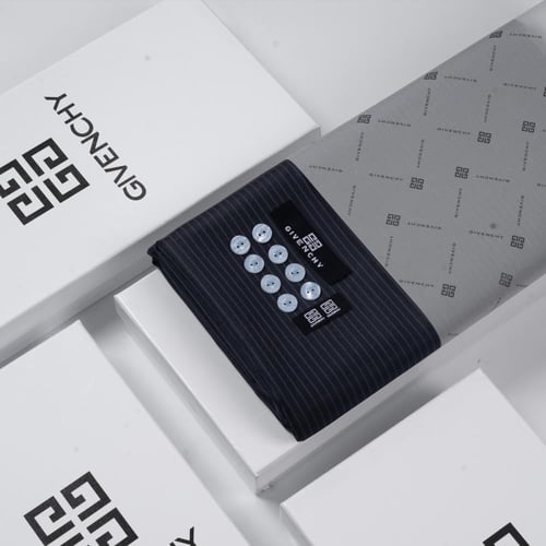 قماش جيفنشي شتوي رصاصي غامق مقلم 2025