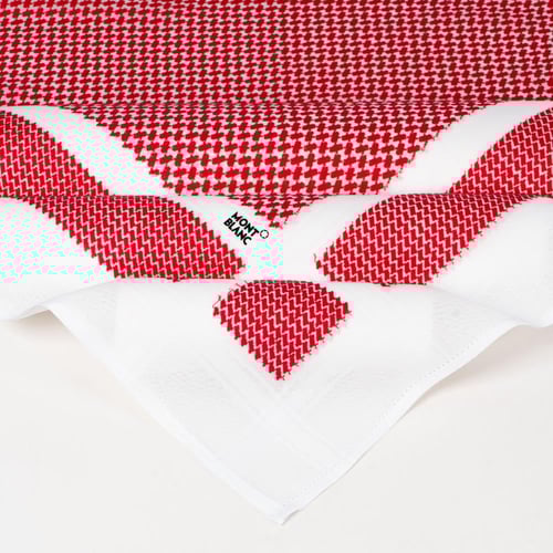 عرض ثلاث أشمغة مخفضة