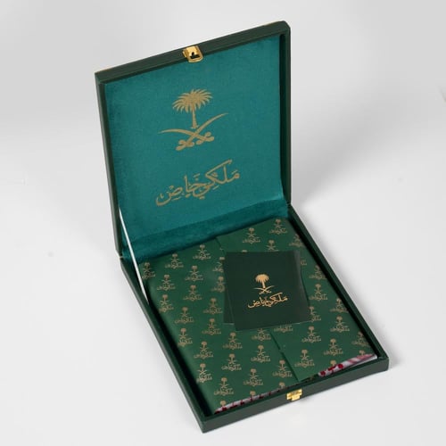 شماغ ملكي خاص كلاسيك لون خاص ختم ابيض