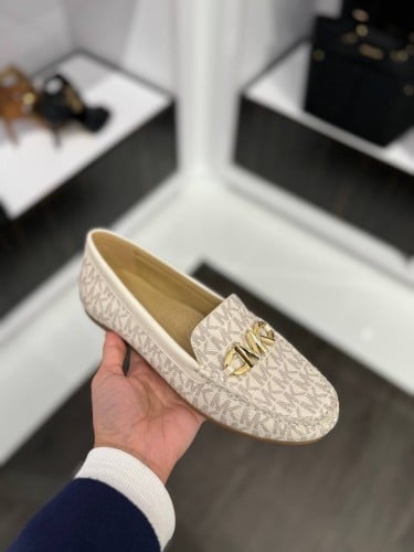 حذاء مايكل كورس