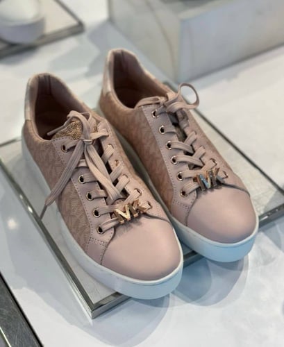 حذاء مايكل كورس