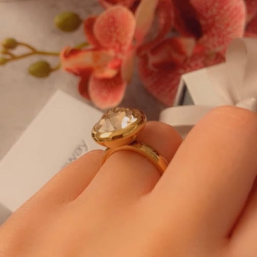 خاتم ذهبي بحجر كبير من براند Brosway