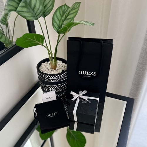 خاتم رجالي فضي مع أسود من ماركة Guess