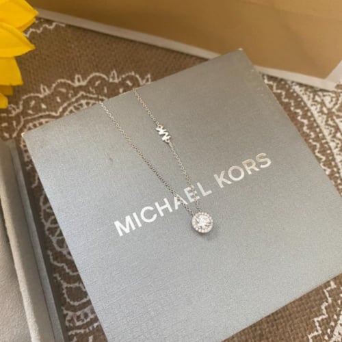 سلسال مايكل كورس فضي بحجر أبيض دائري