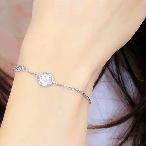 اسواره فضيه بالكرستال الأبيض من ماركة Guess