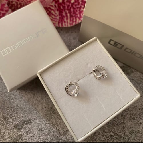 حلق الحجر الأبيض من براند GioiaPura