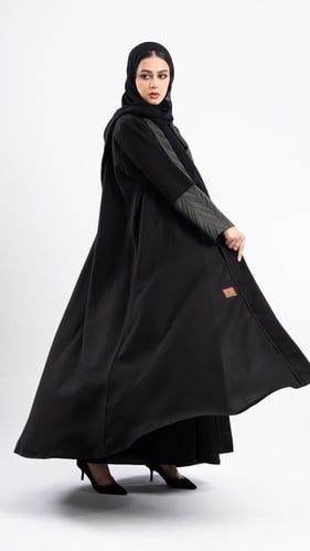 عباية نهى مزينة بقماش جاكار زيتي مع قيطان