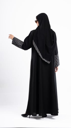 عباية جود جاكار باللون الفضي