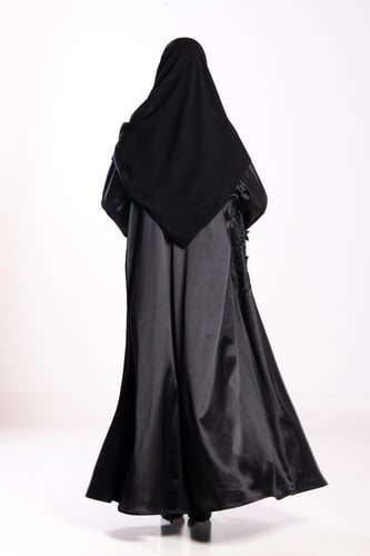 عباية عهد باللون الأسود