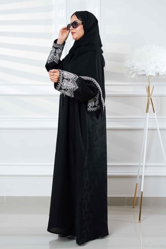 Cعباية برنسييسة اسود بتدخيلات تطريز عالكم والخلف