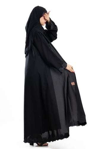 عباية سكون كلوش بتطريز اسود مع كرستال
