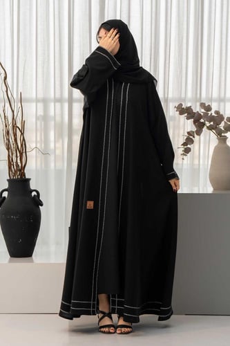 عباية سوداء كلوش ناعمة بقيطان فضي