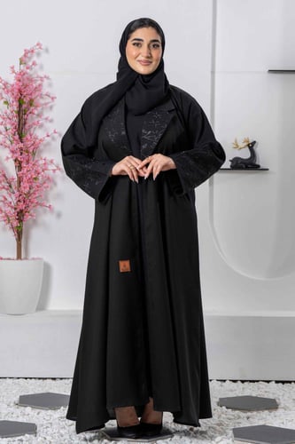 عباية كلوش بتدخيلات تطريز مع كرستال على الياقة وال...