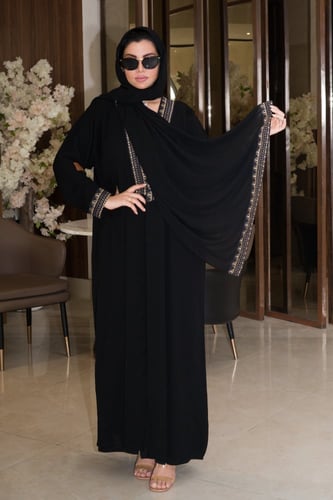 عباية بتدخيلات مطرزه ع الكم والامام