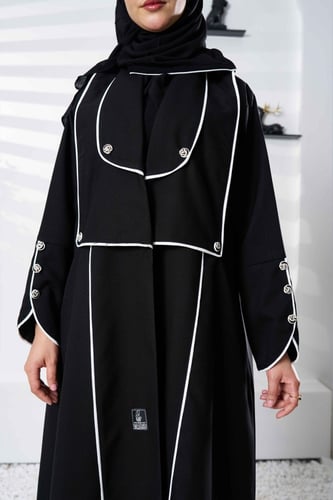 عباية مانسيرا بياقة واسعة وقيطان ابيض