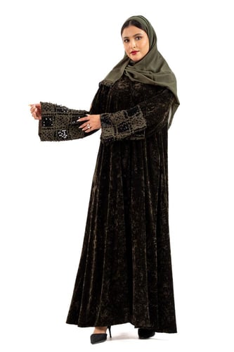 عباية أفنان باللون الزيتي الداكن