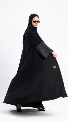 عباية جود جاكار باللون الاسود