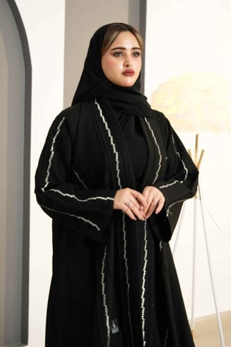 عباية كلوش بتصميم مميز مع تدخيلات تطريز فضي
