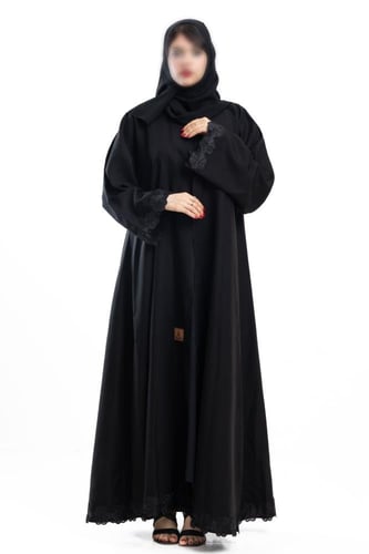 عباية سكون كلوش بتطريز اسود مع كرستال