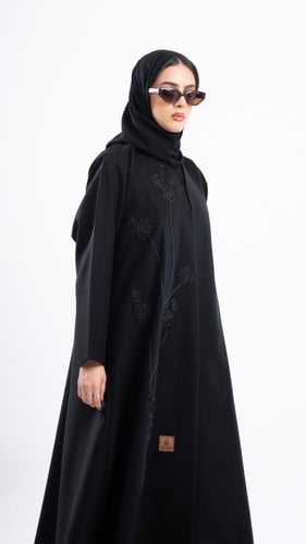 عباية وصال بتطريز ورد اسود ناعم