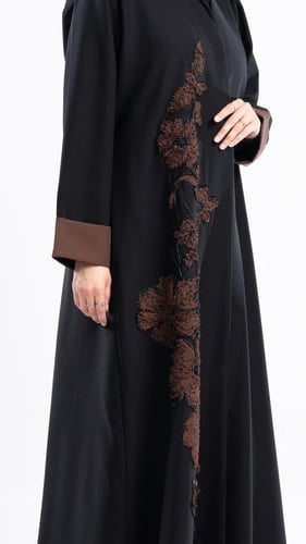 عباية وهاجة باللون البني