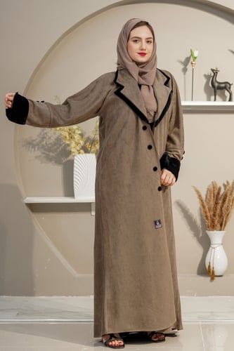 عباية شاموه رمادي مع تدخيلات مخمل وأزارير سوداء